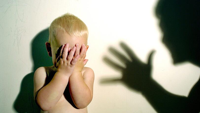 Eine Minderjährige soll ihr kleines Baby ermordet haben - nun muss sie sich in Ingolstadt vor dem Gericht verantworten.