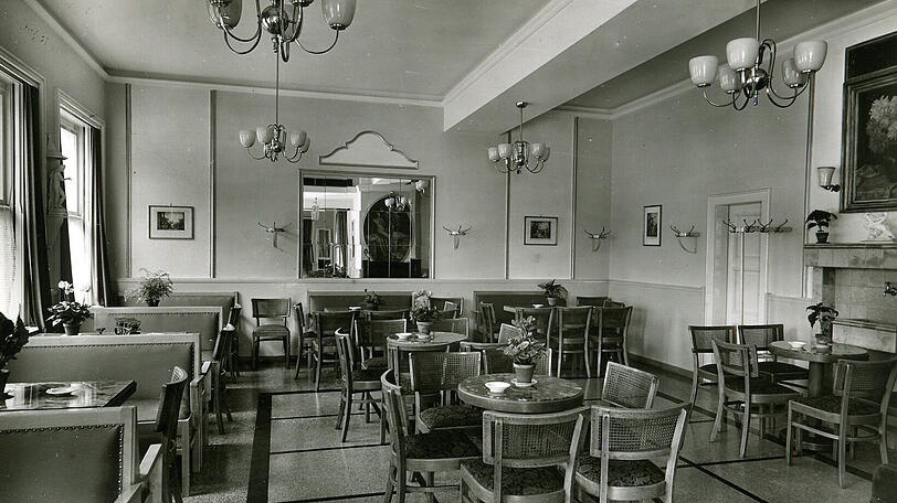 Das Café Ettmayr im Jahr 1955.