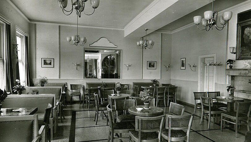 Das Café Ettmayr im Jahr 1955. Das Café Ettmayr im Jahr 1955.