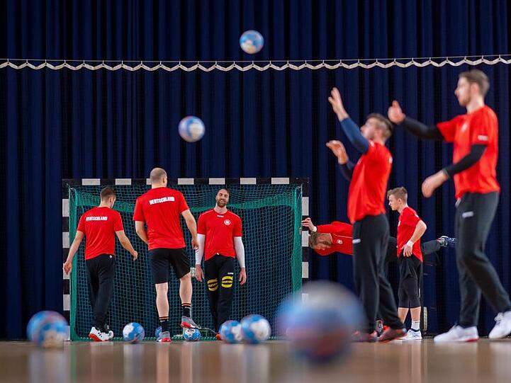 Die deutsche Handball-Nationalmannschaft bei eienr Trainingseinheit.