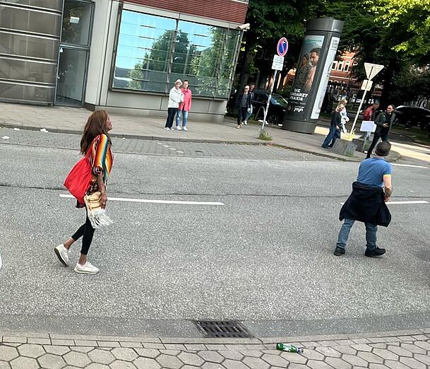 Abgang ohne Begleitung: Naddel wollte irgendwann nicht mehr mitfeiern. Abgang ohne Begleitung: Naddel wollte irgendwann nicht mehr mitfeiern.