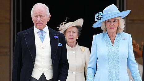 K&ouml;nig Charles III. und K&ouml;nigin Camilla bei der Royal Garden Party im Buckingham Palast.