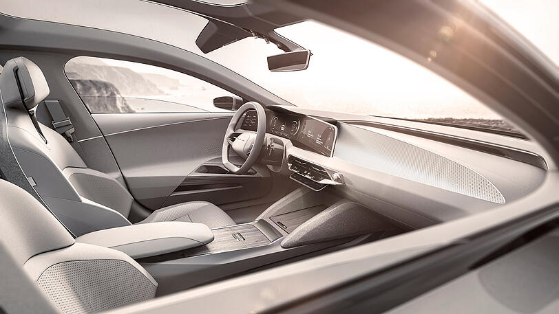 Das Infotainment-System des neuen Superflitzers mit E-Antrieb basiert auf TomTom-Software und -Technik.