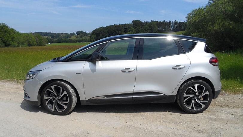 Die Form des Renault Scénic ist der des größeren Bruders Espace nachempfunden. Die Form des Renault Scénic ist der des größeren Bruders Espace nachempfunden.