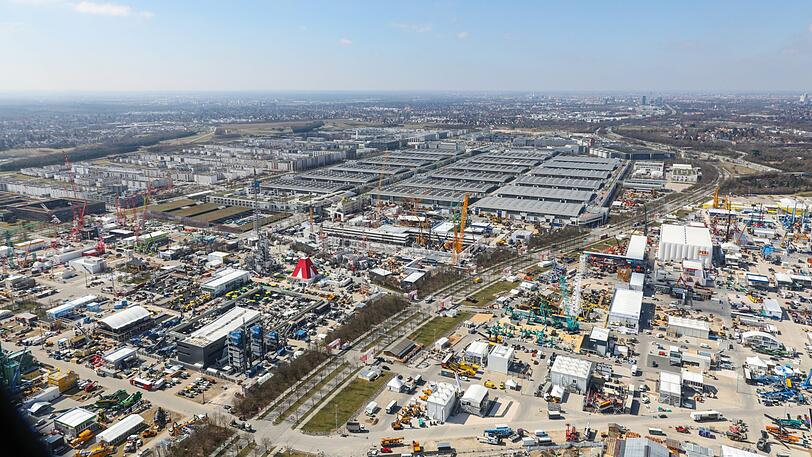 Für eine knappe Woche wird zur Messe Bauma 2019 eine ganze Kleinstadt aus dem Boden gestampft. Sie findet alle drei Jahre statt. Eintritt: ab 24 Euro pro Tag.