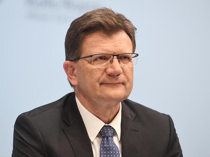 Klaus Fröhlich, Entwicklungsvorstand der BMW AG. Foto: Tobias Hase/dpa/Archivbild