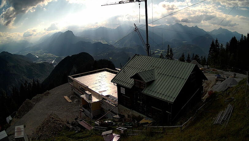 Die Bauarbeiten auf der Vorderkaiserfeldenh&uuml;tte.