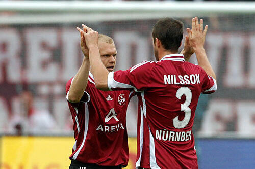 Die Nürnberger Andreas Wolf (l.) und Peer Nilsson beim Torjubel