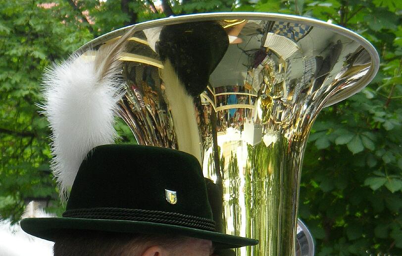 Mit Tuba, Banjo und Klarinette machen Hot Dog 4 klassischen Jazz.