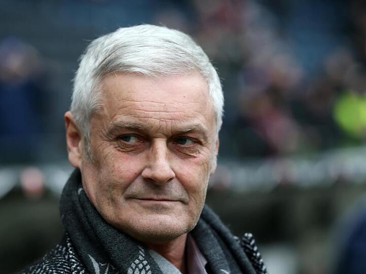Kölns Sportdirektor Armin Veh gibt sich skeptisch.
