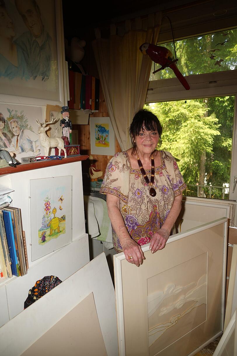 Ein Haus voller Kunstwerke: Cindy Wallin ist in ihrer Branche durch "Papier-Plastiken" bekannt geworden. Ein Haus voller Kunstwerke: Cindy Wallin ist in ihrer Branche durch "Papier-Plastiken" bekannt geworden.