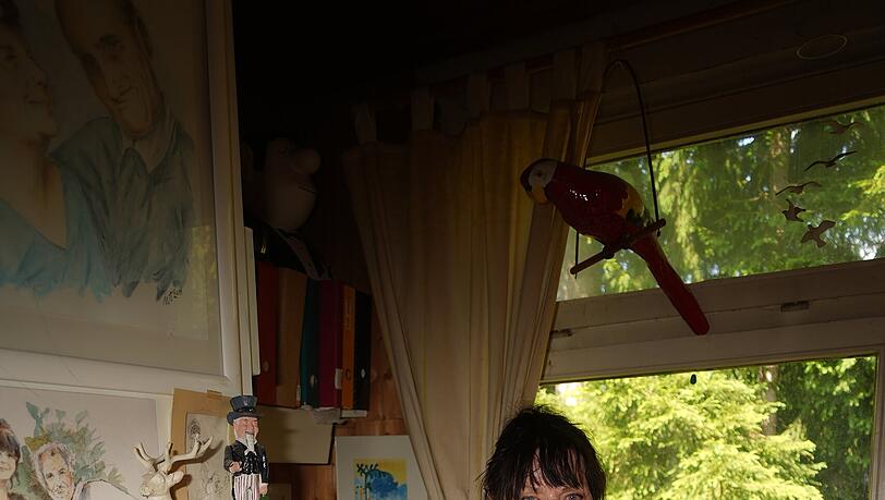 Ein Haus voller Kunstwerke: Cindy Wallin ist in ihrer Branche durch "Papier-Plastiken" bekannt geworden.