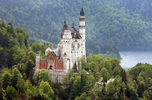Märchenhaft: Schloss Neuschwanstein. Hinter den dicken Mauern sollen jedoch allerhand Schauergeschichten geschehen sein.