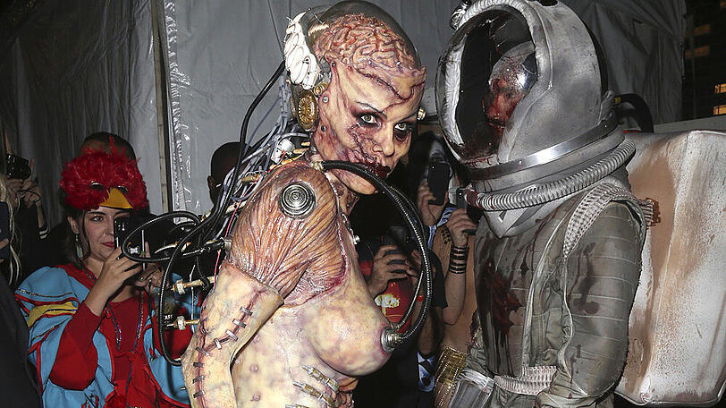 Heidi Klum mit Ehemann Tom Kaulitz bei der Ankunft zu Klums 20. Halloween-Party in New York