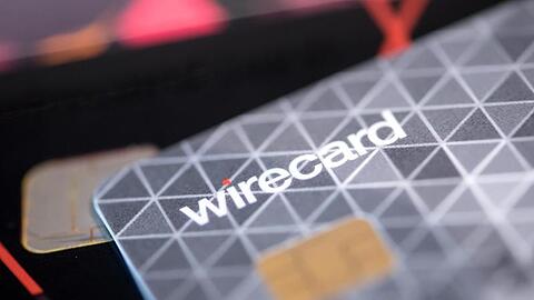 Eine Kreditkarte des Bezahldienstleister Wirecard liegt auf einem Tisch. Foto: Sven Hoppe/dpa/Symbolbild