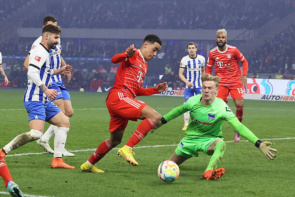Unverzichtbar - für den FC Bayern, aber auch die deutsche Nationalelf: der erst 19-jährige Jamal Musiala (l.), hier gegen Hertha.