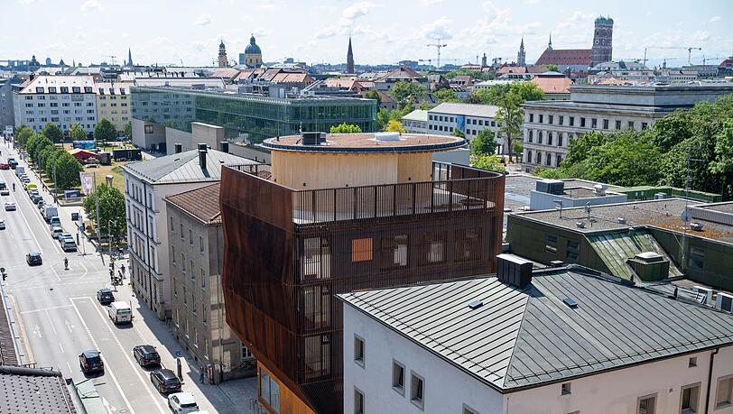 Mit ungewöhnlicher Architektur fügt sich die neue TUM-Kita von Francis Kere in das Museumsviertel ein. (Produktion) Mit ungewöhnlicher Architektur fügt sich die neue TUM-Kita von Francis Kere in das Museumsviertel ein. (Produktion)