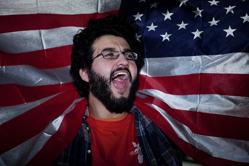 Die Nachricht vom Tod des Staatsfeinds Nummer 1 - sie verbreitete sich wie ein Lauffeuer am Sonntagabend in den USA. In zahlreichen Städten gingen Tausende Menschen auf die Straße und feierten das Ende des meistgesuchten Terroristen der Welt - die Bilder.
