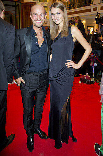 Modelagent Peyman Amin mit Miriam Mack.