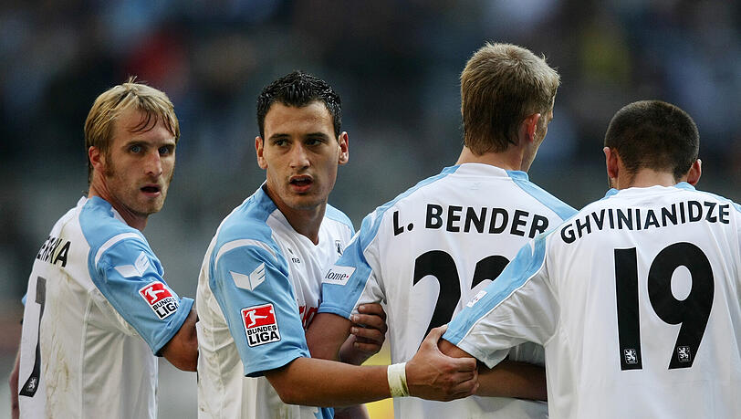 Zweite Liga, Saison 2008/2009, TSV 1860 gegen FC Ingolstadt: Damals standen Daniel Bierofka (links) und Timo Gebhart noch in einer Mannschaft. Daneben Lars Bender, heute Bayer Leverkusen. Zweite Liga, Saison 2008/2009, TSV 1860 gegen FC Ingolstadt: Damals standen Daniel Bierofka (links) und Timo Gebhart noch in einer Mannschaft. Daneben Lars Bender, heute Bayer Leverkusen.