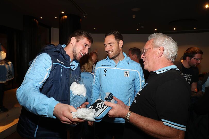 Löwen-Stars zum Anfassen: Die Bilder vom Fanabend in der "Royal-Bar" in La Manga.