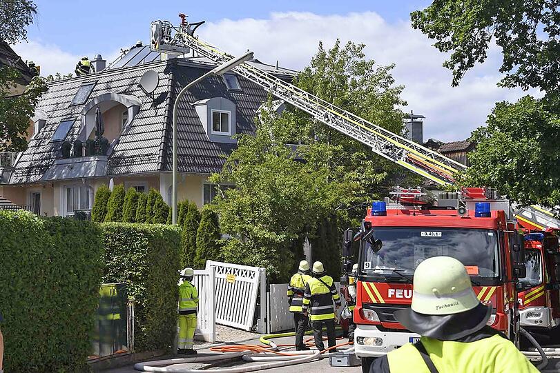 Der Dachstuhlbrand richtete einen erheblichen Schaden an, verletzt wurde zum Glück niemand.