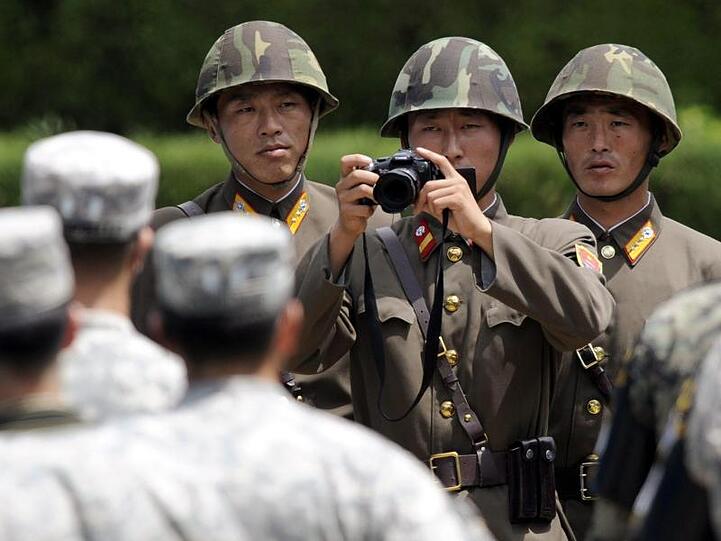 Jahrestag des Waffenstillstands: Nordkoreanische Soldaten an der Demarkationslinie in Panmunjom.