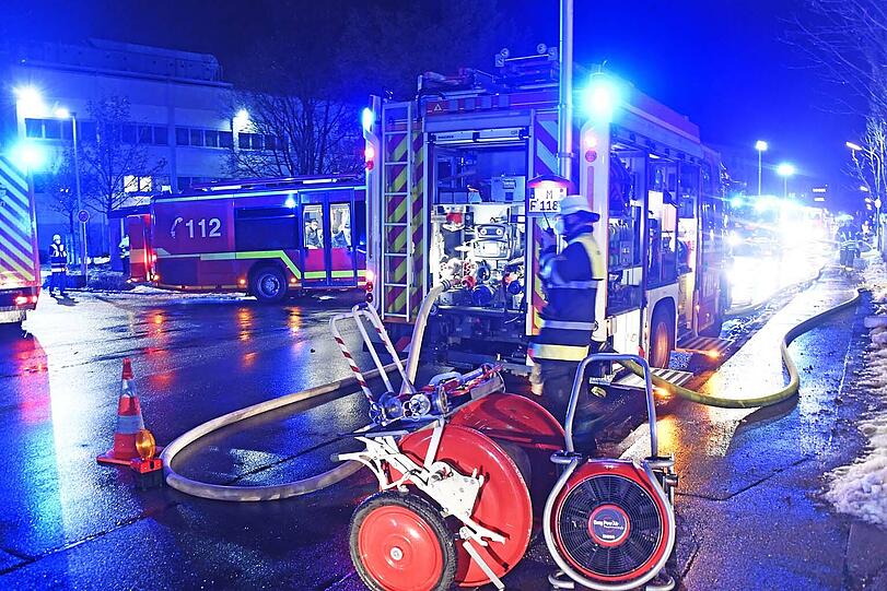 Bilder vom nächtlichen Feuerwehreinsatz in Aschheim.