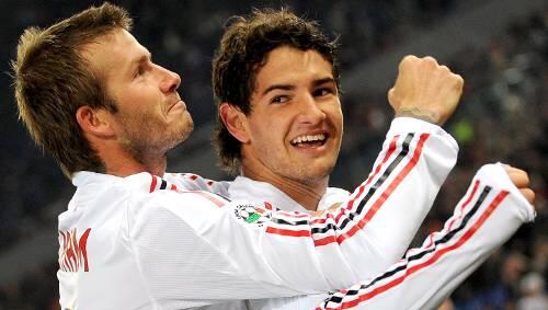 Superstar David beckham jubelt mit Doppeltorschütze Pato (r.). Superstar David beckham jubelt mit Doppeltorschütze Pato (r.).