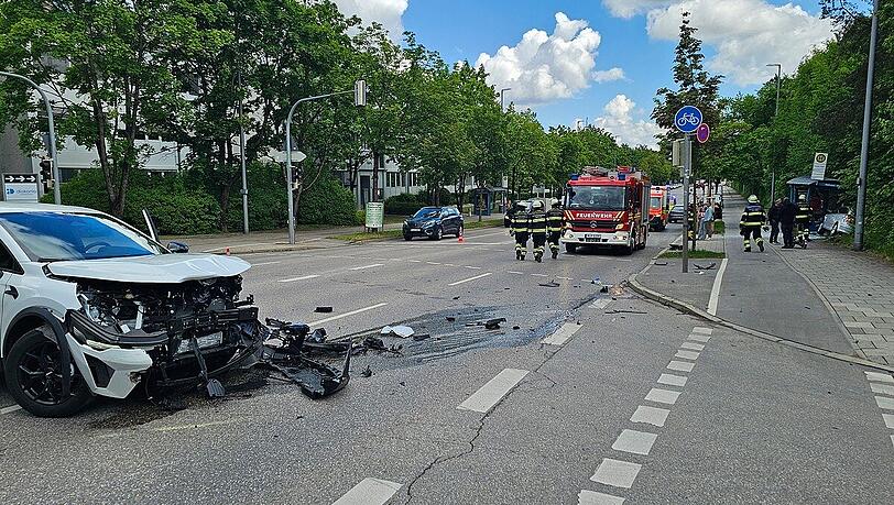 Bei Eintreffen der Feuerwehr hatten bereits alle Insassen die Fahrzeuge verlassen.
