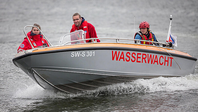 In der Donau bei Ingolstadt wurde eine Leiche entdeckt. In der Donau bei Ingolstadt wurde eine Leiche entdeckt.