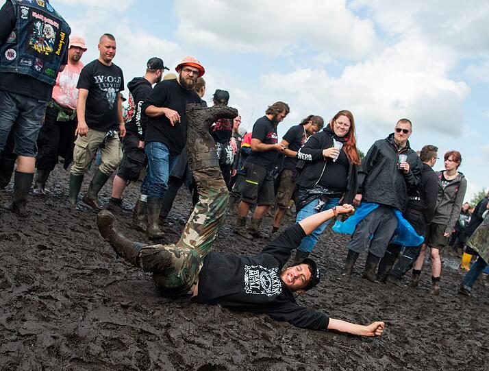Die Metal-Fans pilgern mal wieder nach Wacken. Hier gibt's die besten Bilder!