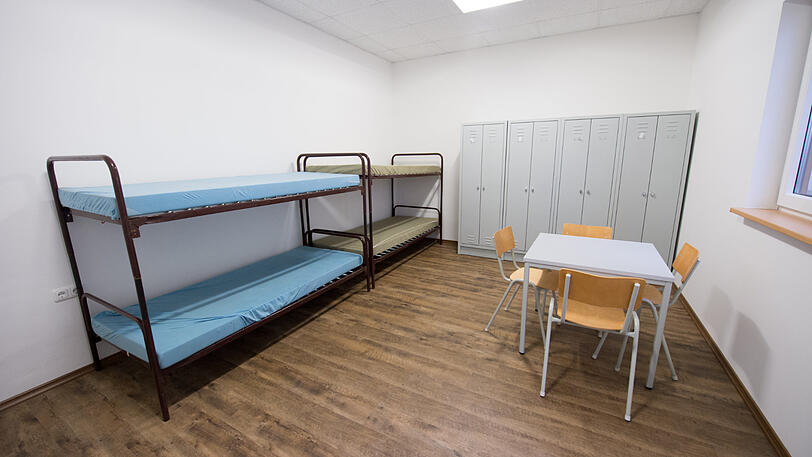 Nur das Nötigste: Das Zimmer einer Asylunterkunft im bayerischen Böbrach.