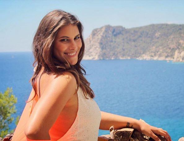 Auf Ibiza: Céline zeigt sich gern im Bikini.
