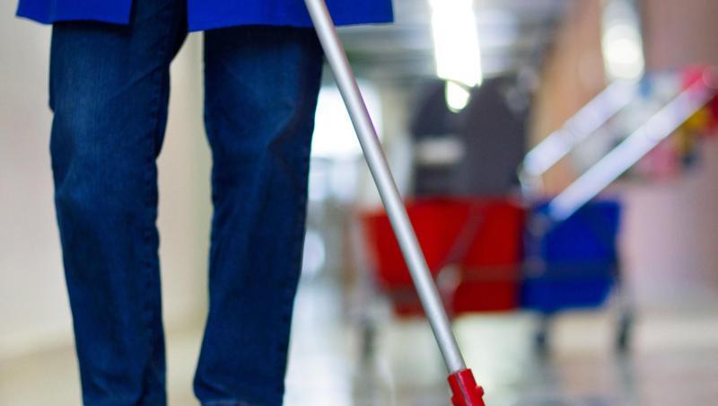 Nach amtlichen Zahlen arbeitet rund jeder fünfte sozialversicherungspflichtig Beschäftigte im Niedriglohn-Bereich. Nach amtlichen Zahlen arbeitet rund jeder fünfte sozialversicherungspflichtig Beschäftigte im Niedriglohn-Bereich.