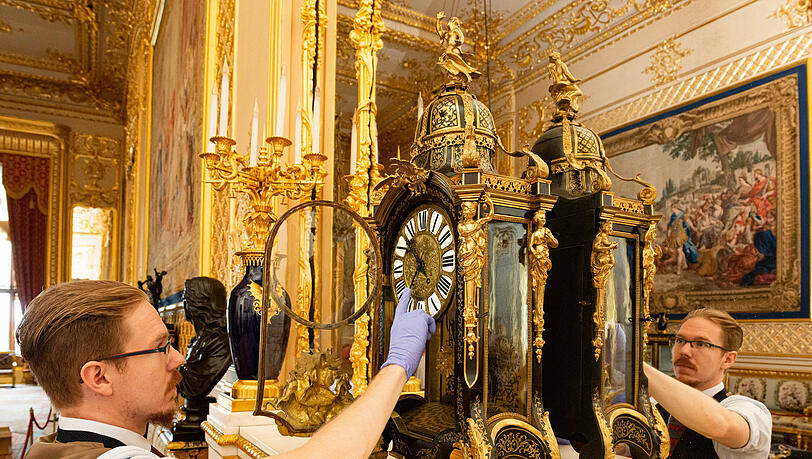 Es gibt über 1.000 royale Uhren. Es gibt über 1.000 royale Uhren.