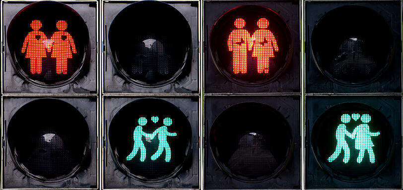 Schwul-lesbische Ampelpärchen im Gärtnerplatzviertel in München.