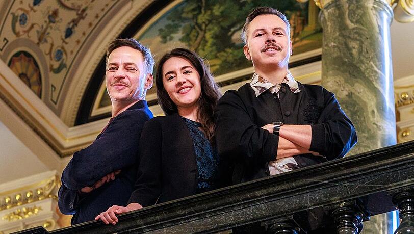 Tom Wlaschiha (li.), Jasmin Delfs und Tino Piontek alias Purple Disco Machine werden beim SemperOpernball 2025 dabei sein. Tom Wlaschiha (li.), Jasmin Delfs und Tino Piontek alias Purple Disco Machine werden beim SemperOpernball 2025 dabei sein.