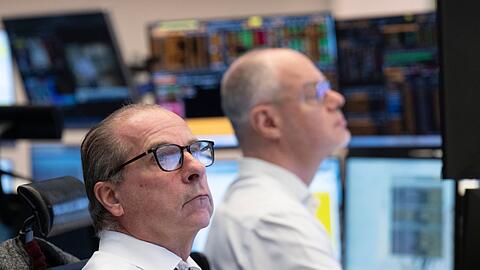 Bei 24.825 Punkten erreicht der Dax im Handelsverlauf ein Rekordhoch.