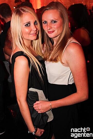 Rococo Halloween Clubbing im 8 Seasons. Mehr Bilder unter: www.nachtagenten.de.
