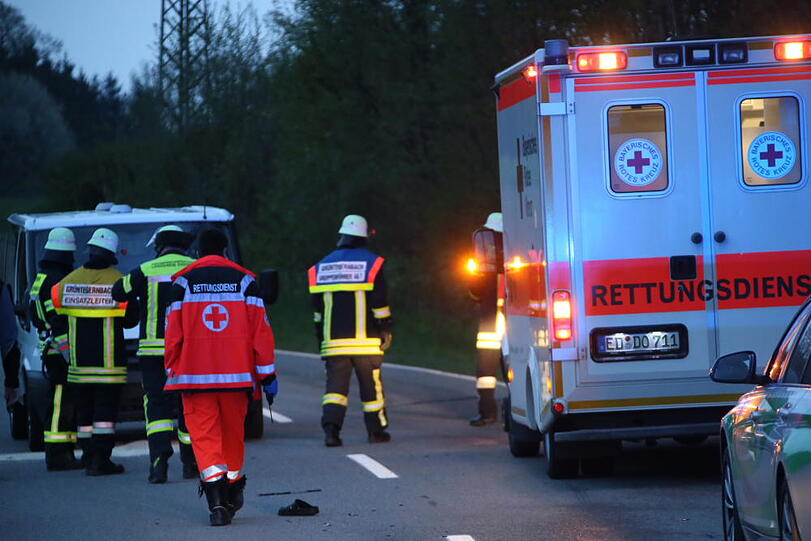 Tragisches Ende einer Partynacht: Ein Mann schlief auf der Straße ein und wurde überfahren. Bilder vom Unfallort.
