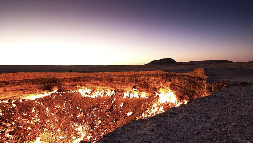Ein brennendes Loch in der Erde ist Turkmenistans Touristen-Highlight. Foto: imago/imagebroker Ein brennendes Loch in der Erde ist Turkmenistans Touristen-Highlight. Foto: imago/imagebroker