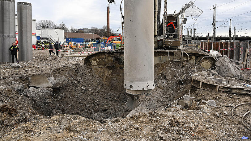 Hier explodierte die Bombe, durch die Detonation wurden vier Personen verletzt. Hier explodierte die Bombe, durch die Detonation wurden vier Personen verletzt.