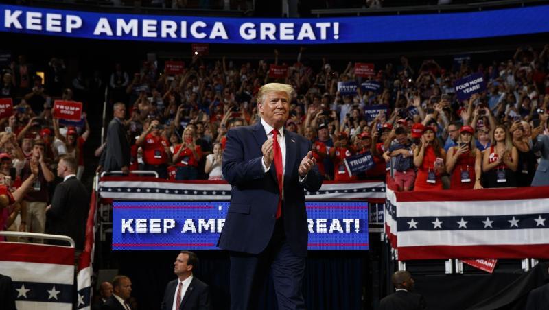 Donald Trump zu Beginn der Wahlkampfveranstaltung im Amway Center in Orlando. Donald Trump zu Beginn der Wahlkampfveranstaltung im Amway Center in Orlando.