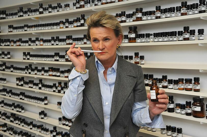 Schnuppern ist Barbara Wittig Beruf. Über 400 Düfte hat die Parfümeurin im Kopf &ndash; und mixt in Gedanken.