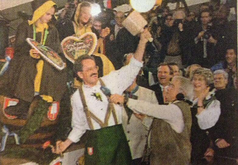 19963: Unter dem Jubel der Zuschauer braucht er drei Schläge.