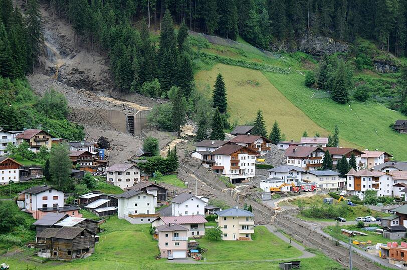 Wegen des Unwetters gingen im österreichischen Sellraintal Dutzende Muren ab und Bäche verwandelten sich in reißende Flüsse.