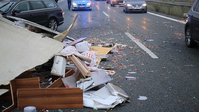 Auch für die Polizei kein alltäglicher Anblick: Gummibärchen auf der Autobahn.