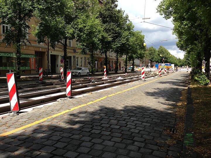 Aufgerissen: Die Trambahngleise werden in Haidhausen derzeit saniert. So sieht's vom Orleansplatz bis zur Wörthstraße aus.