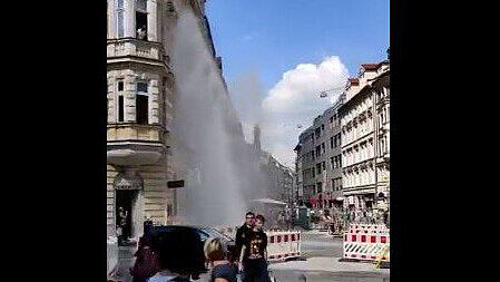 Der undichte Hydrant hat am Sendlinger Tor für Verwirrung gesorgt.